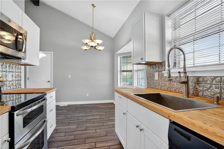 819 NE Cookingham Drive, Kansas City, MO 64155 - Image #2