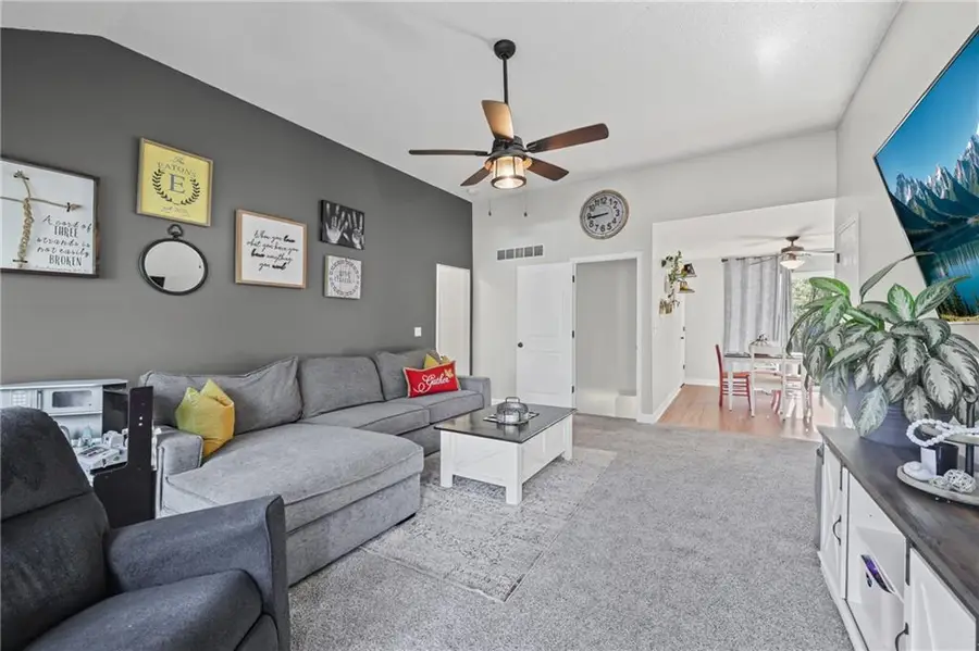 1017 E Pumpkin Ridge Street, Gardner, KS 66030 - Image #3