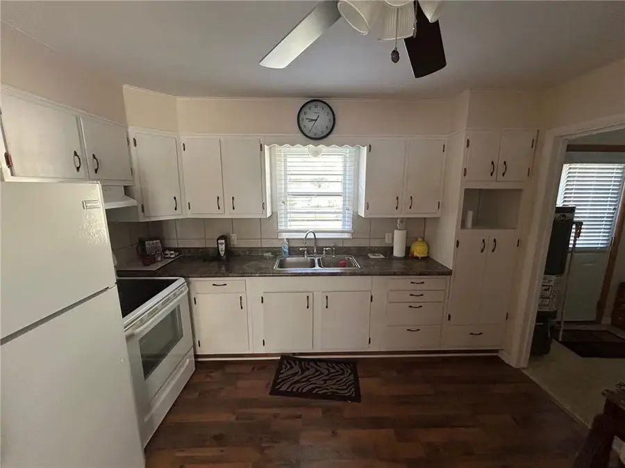 1833 N Cedar Street, Nevada, MO 64772 - Image #2