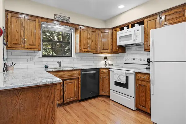 8919 Greenway Lane, Lenexa, KS 66215