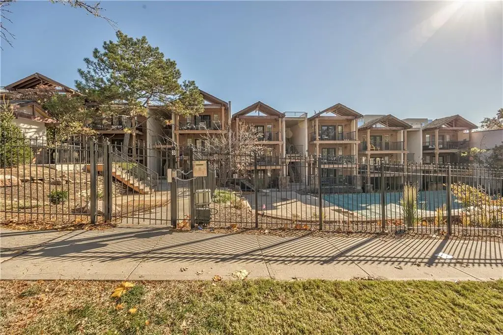 4727 Jarboe Street #83, Kansas City, MO 64112 - Image #1