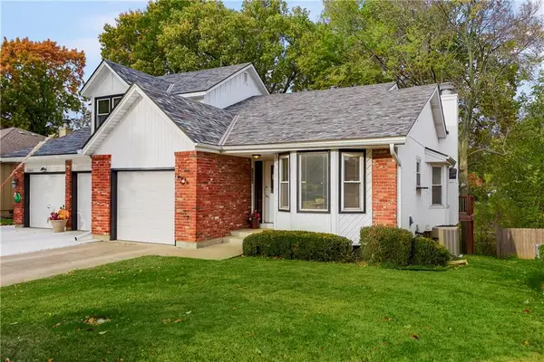 12400 W 105th Terrace, Lenexa, KS 66215