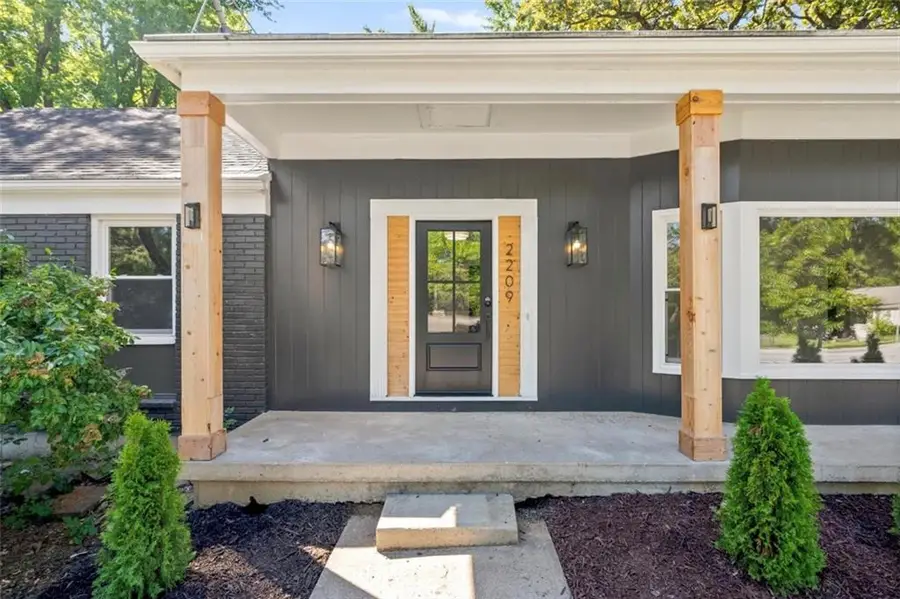 2209 W 103rd Street, Leawood, KS 66206 - Image #3