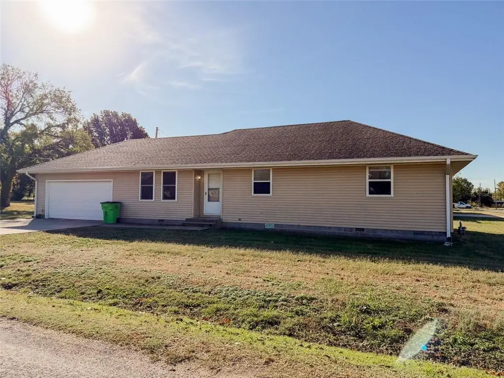 817 W Park Street, Cherryvale, KS 67335 - Image #1