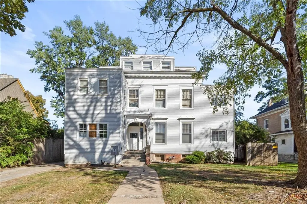 3933 Warwick Boulevard, Kansas City, MO 64111 - Image #1