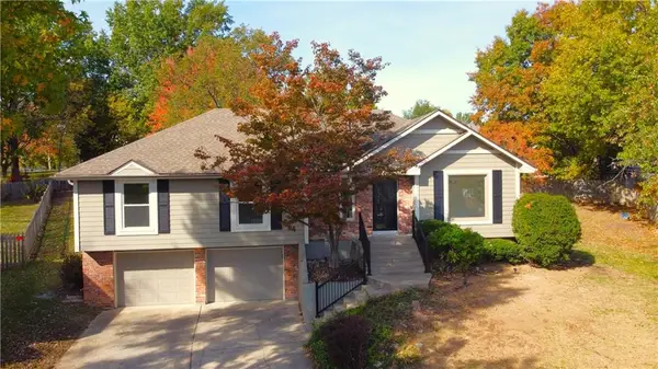 2117 NW Parker Court, Blue Springs, MO 64015