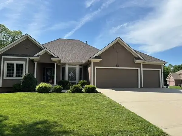 8830 N Glenwood Avenue, Kansas City, MO 64157