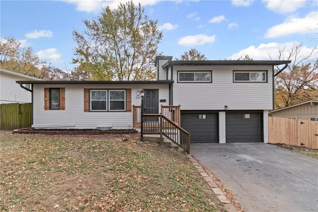 2001 NE 62nd Street, Gladstone, MO 64118 - #1