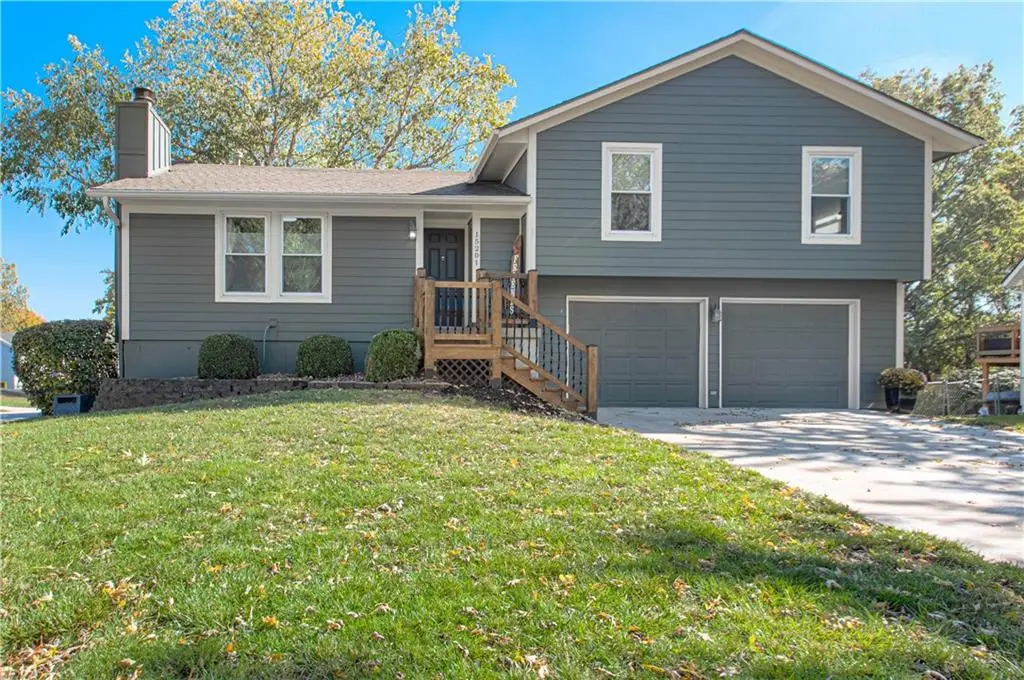 15201 S Blackfoot Drive, Olathe, KS 66062 - #1