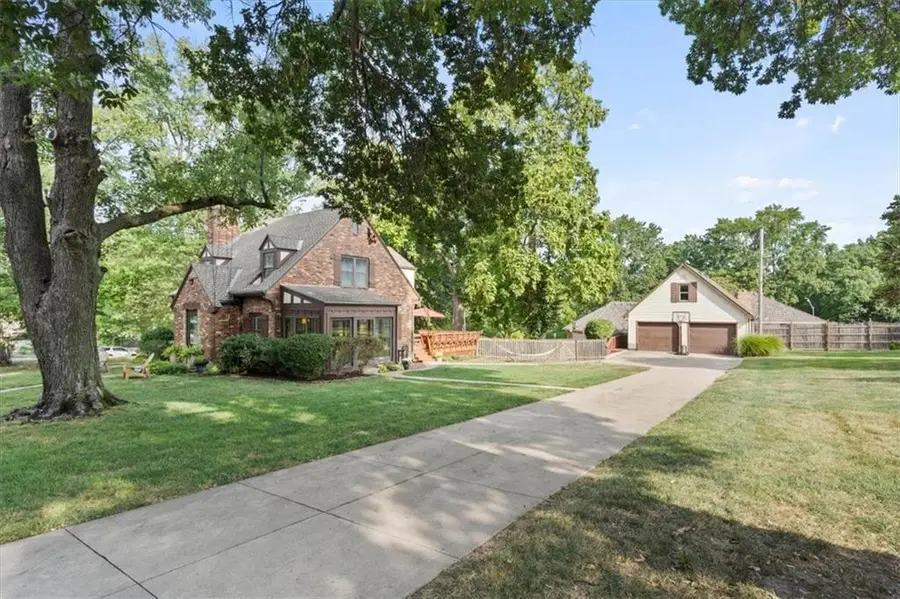 318 NW Briarcliff Road, Kansas City, MO 64116 - Image #2