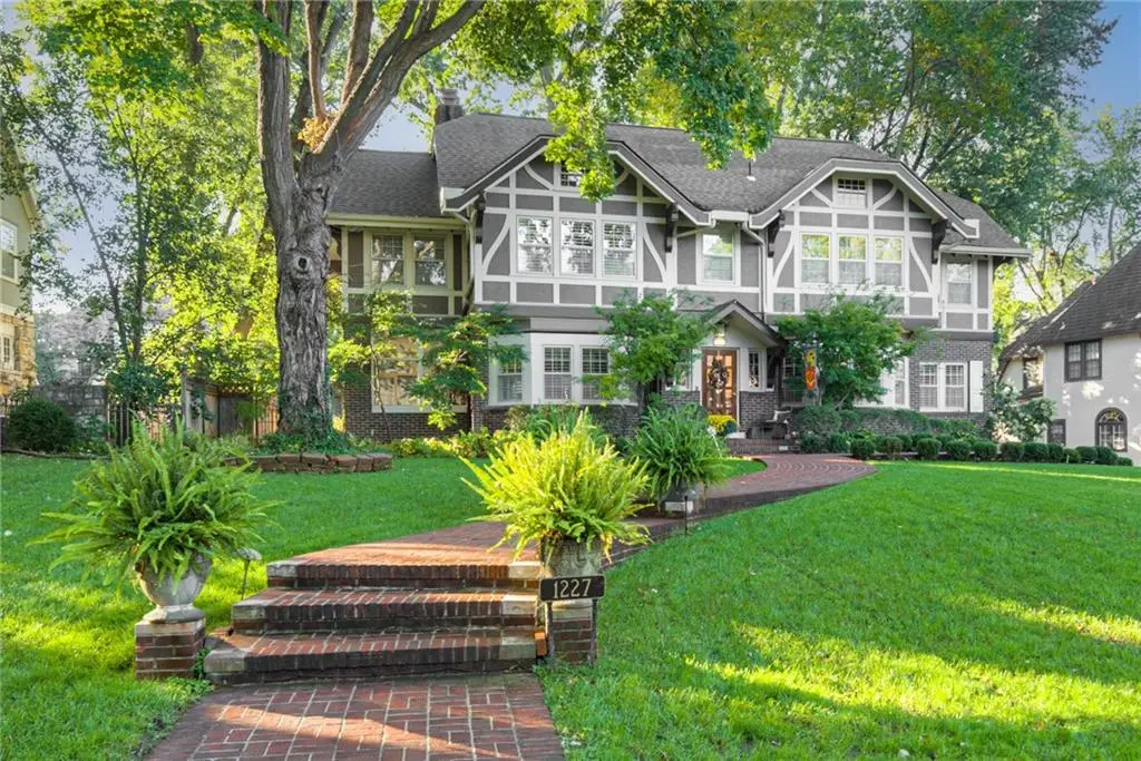 1227 Huntington Road, Kansas City, MO 64113 - Image #1