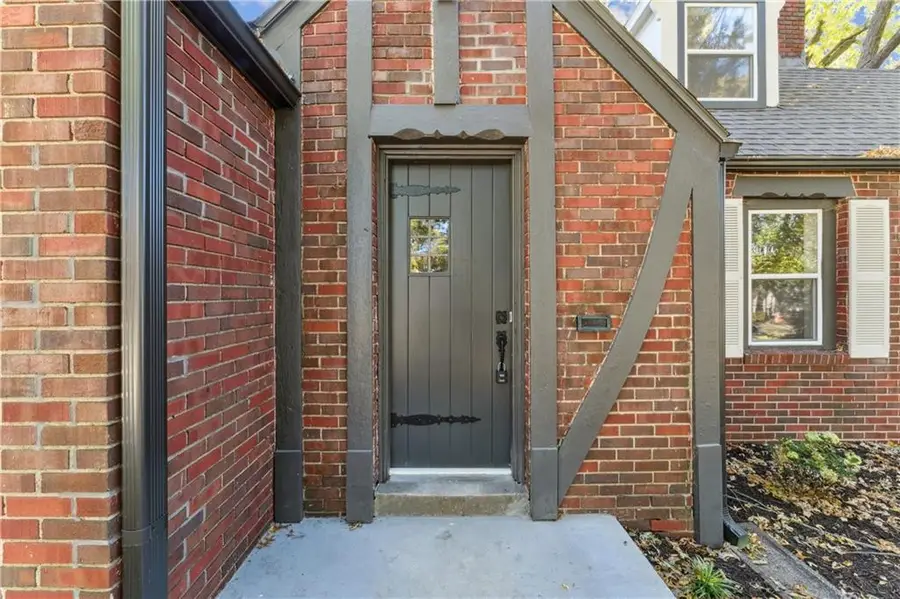 209 E 72nd Terrace, Kansas City, MO 64114 - Image #2