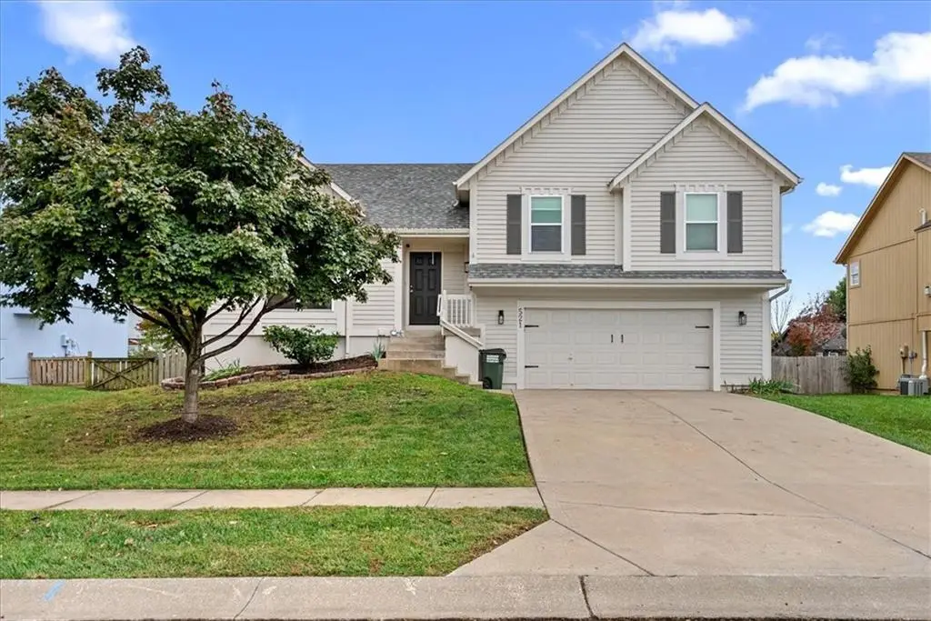521 E Acorn Street, Gardner, KS 66030 - #1