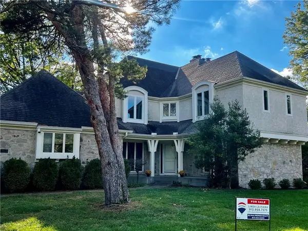 3905 W 101st Terrace, Overland Park, KS 66207