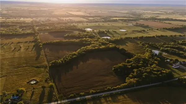 Metcalf Road, Louisburg, KS 66053