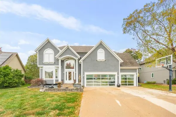 332 NE Parks Edge Drive, Lee's Summit, MO 64064