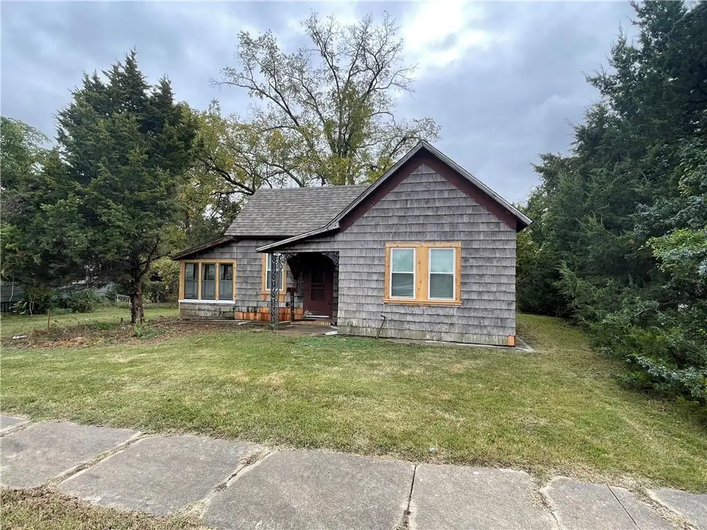 106 E Carlton Street, Pittsburg, KS 66762 - #1