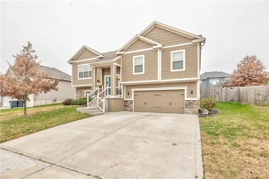 704 NW Eagle Drive, Grain Valley, MO 64029 - Image #2