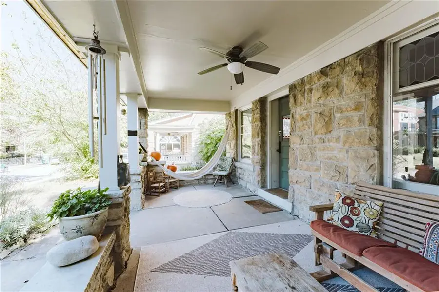 3829 Walnut Street, Kansas City, MO 64111 - Image #2