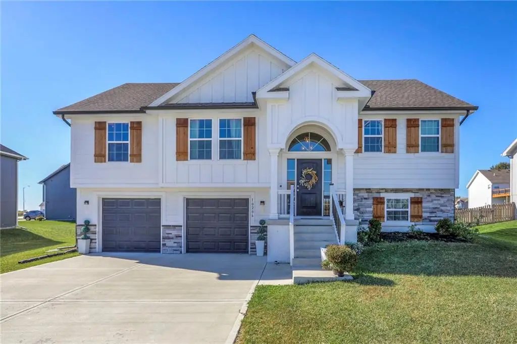 10206 N Quincy Avenue, Kansas City, MO 64156 - Image #1