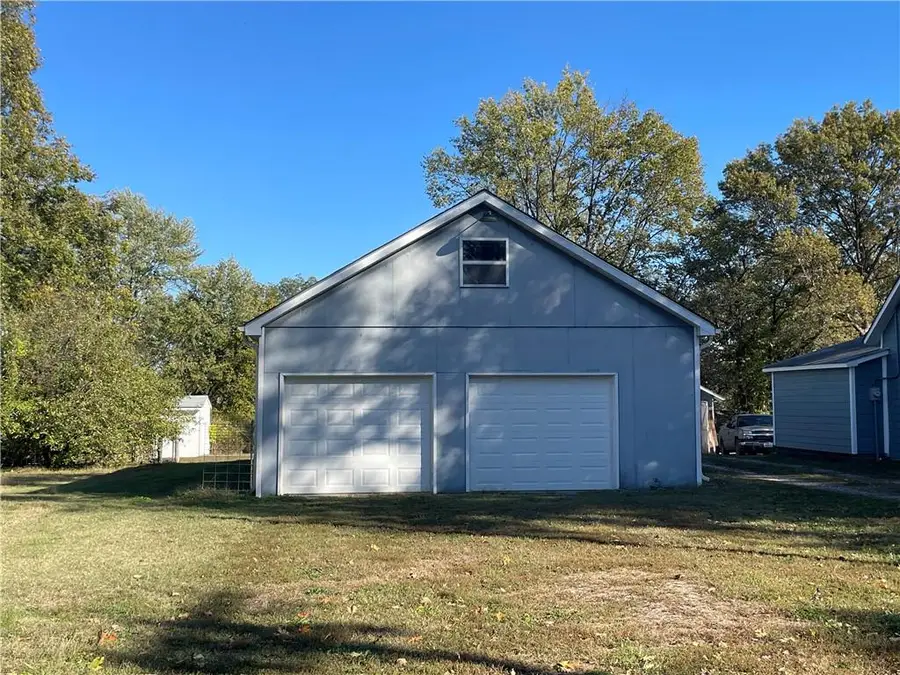 405 N Lyon Street, Butler, MO 64730 - Image #2