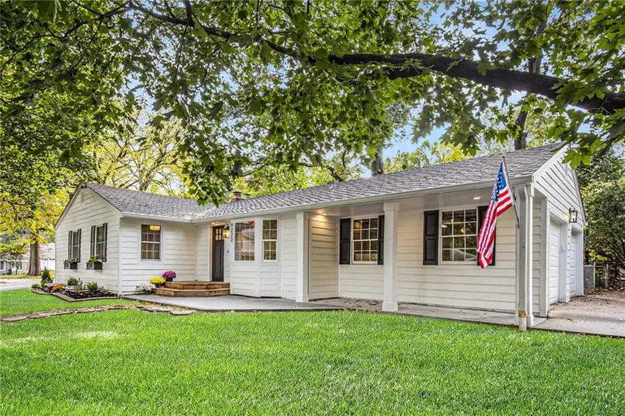 9222 Belinder Road, Leawood, KS 66206 - Image #2