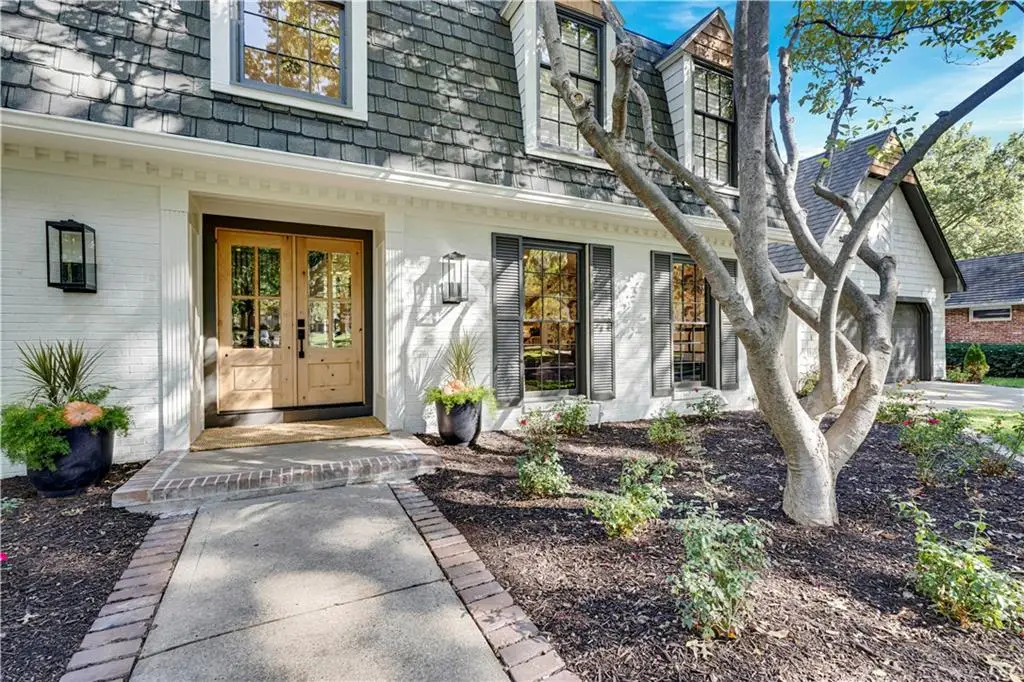 10209 Hemlock Drive, Overland Park, KS 66212 - #1