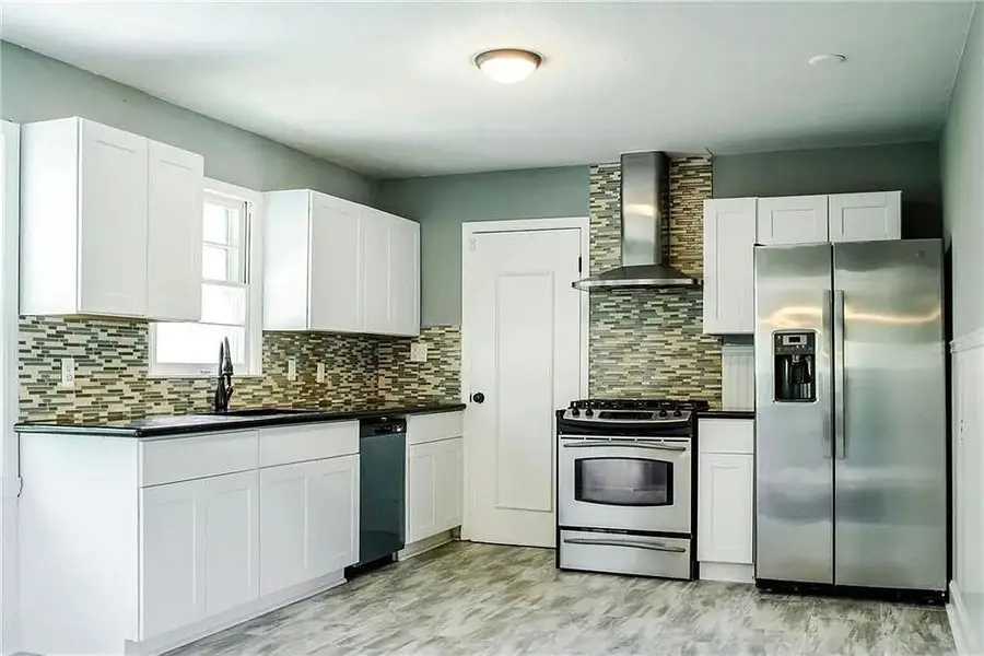 8307 Holmes Road, Kansas City, MO 64131 - Image #2