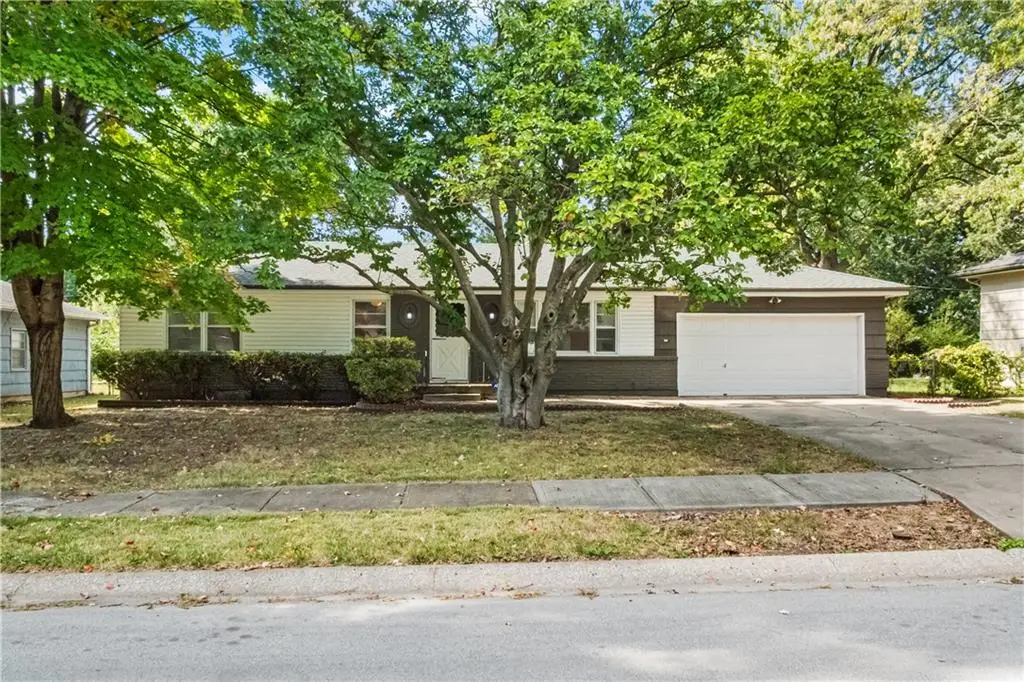 10104 Cambridge Avenue, Kansas City, MO 64134 - Image #1