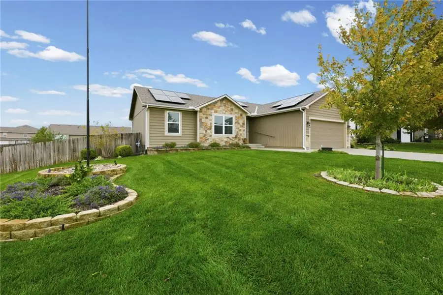 21660 W Johnson Street, Spring Hill, KS 66083 - Image #2