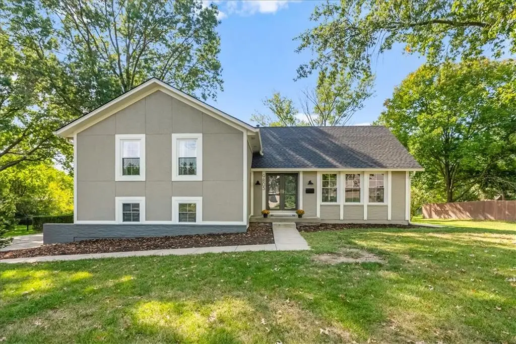 9805 W 104th Terrace, Overland Park, KS 66212 - Image #1