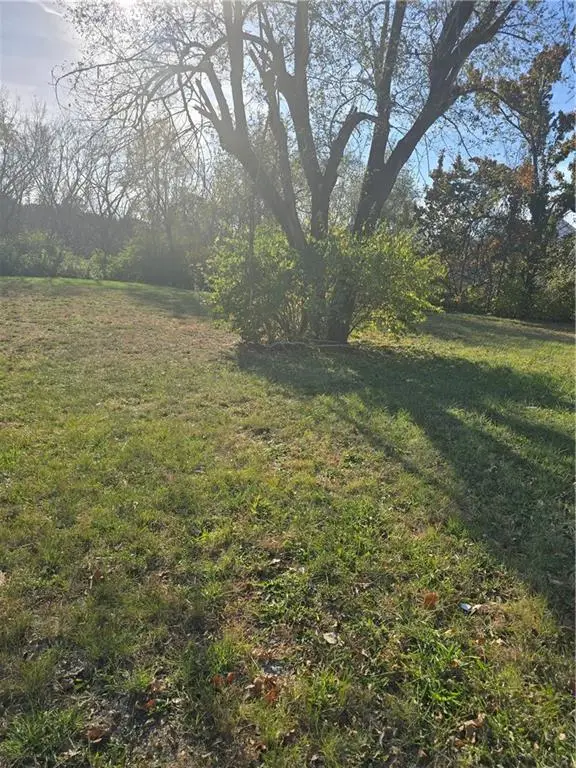 409 E 85th Street, Kansas City, MO 64131 - #1