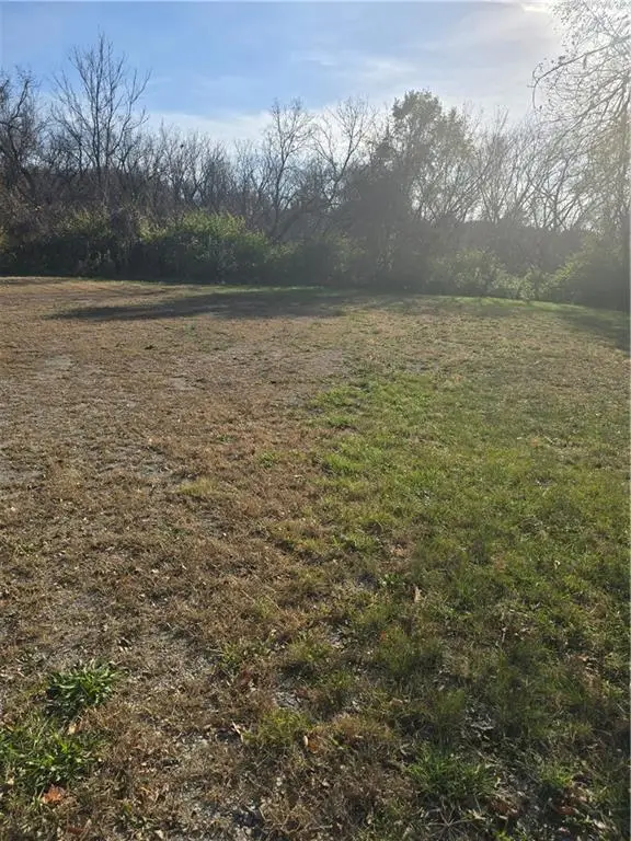 409 E 85th Street, Kansas City, MO 64131 - #3