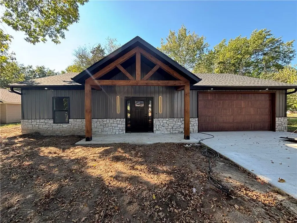 103 N Cherokee Street, Frontenac, KS 66763 - #1