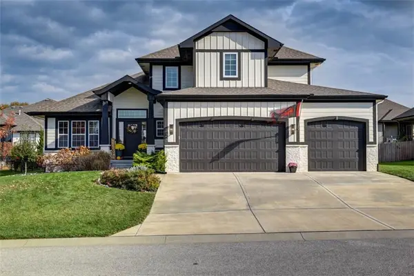 521 NE Hidden View Lane, Lee's Summit, MO 64086