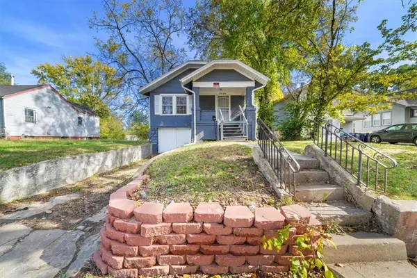 7325 Walrond Avenue, Kansas City, MO 64132