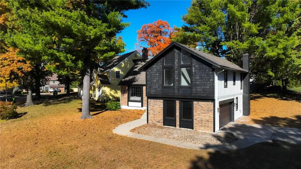 7904 Rosehill Road, Lenexa, KS 66215 - Image #1