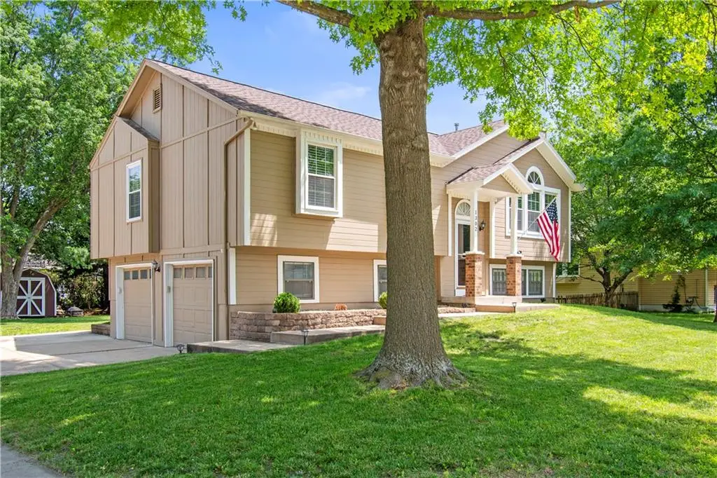 1302 Huntington Lane, Greenwood, MO 64034 - #1