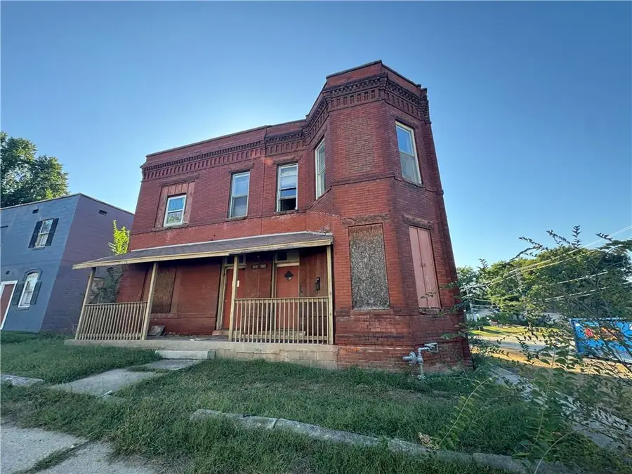 1104 N 18th Street, Saint Joseph, MO 64501 - #2