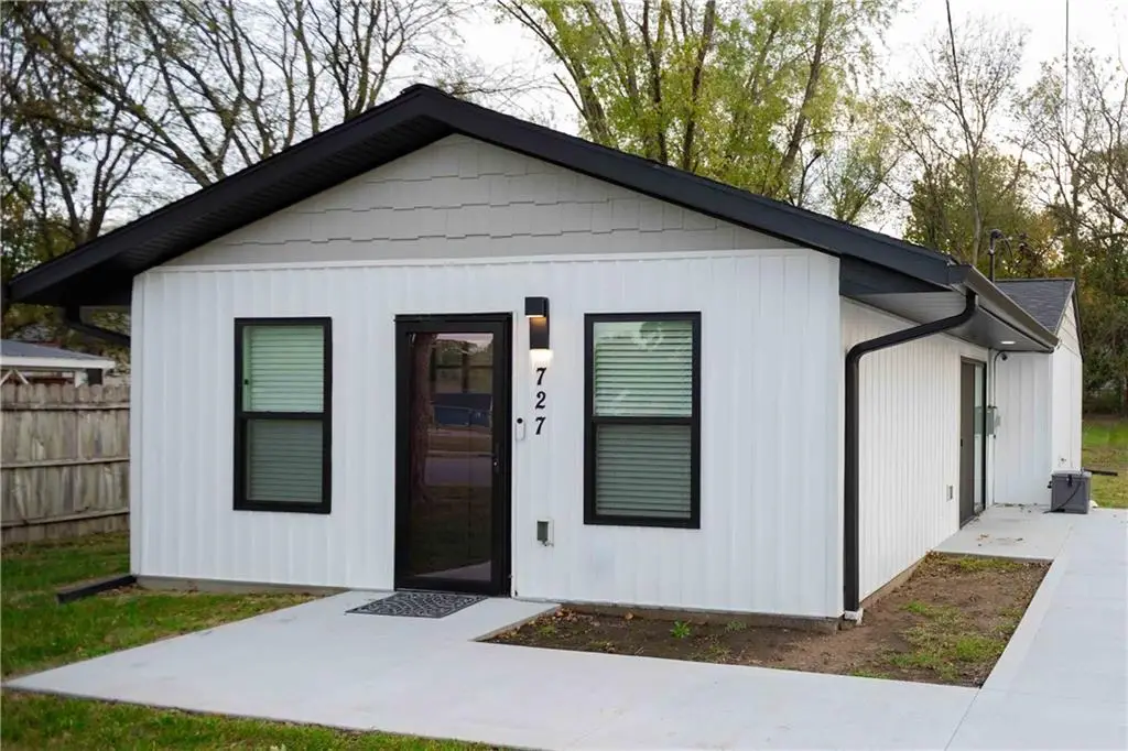 727 W Hickory Street, Nevada, MO 64772 - Image #1