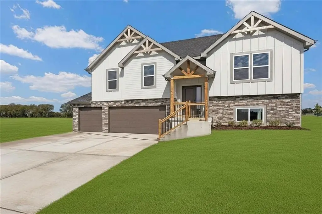 109 SE Nelson Drive, Blue Springs, MO 64014 - Image #1