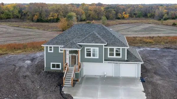 16335 Lolly Lane, Basehor, KS 66007