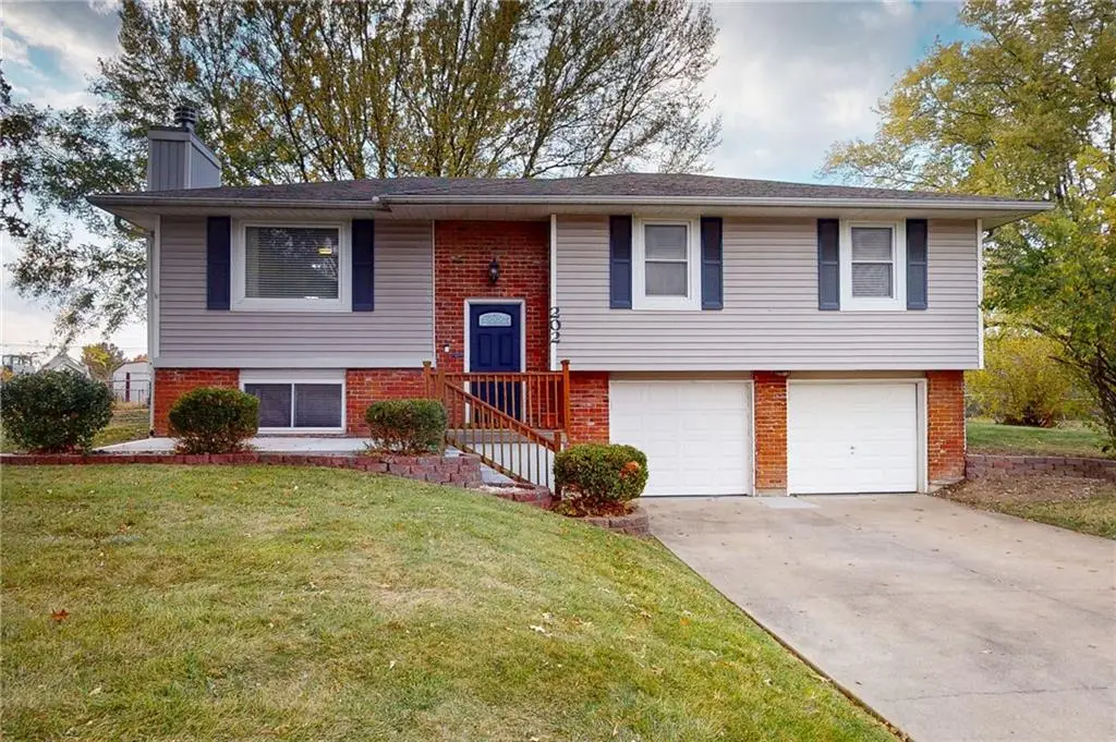 202 17th Avenue S, Greenwood, MO 64034 - #1