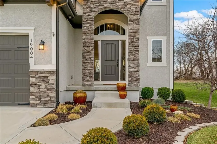 19004 Skyview Lane, Spring Hill, KS 66083 - Image #2