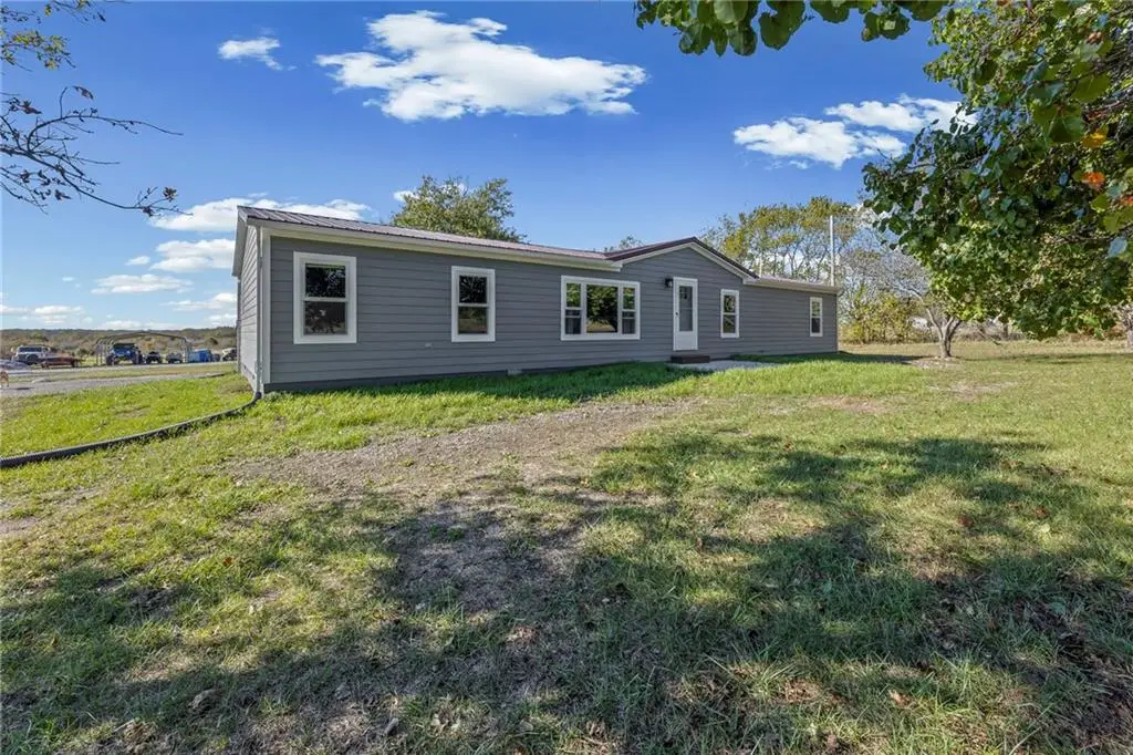 38740 Hedge Lane, Fontana, KS 66026 - Image #1