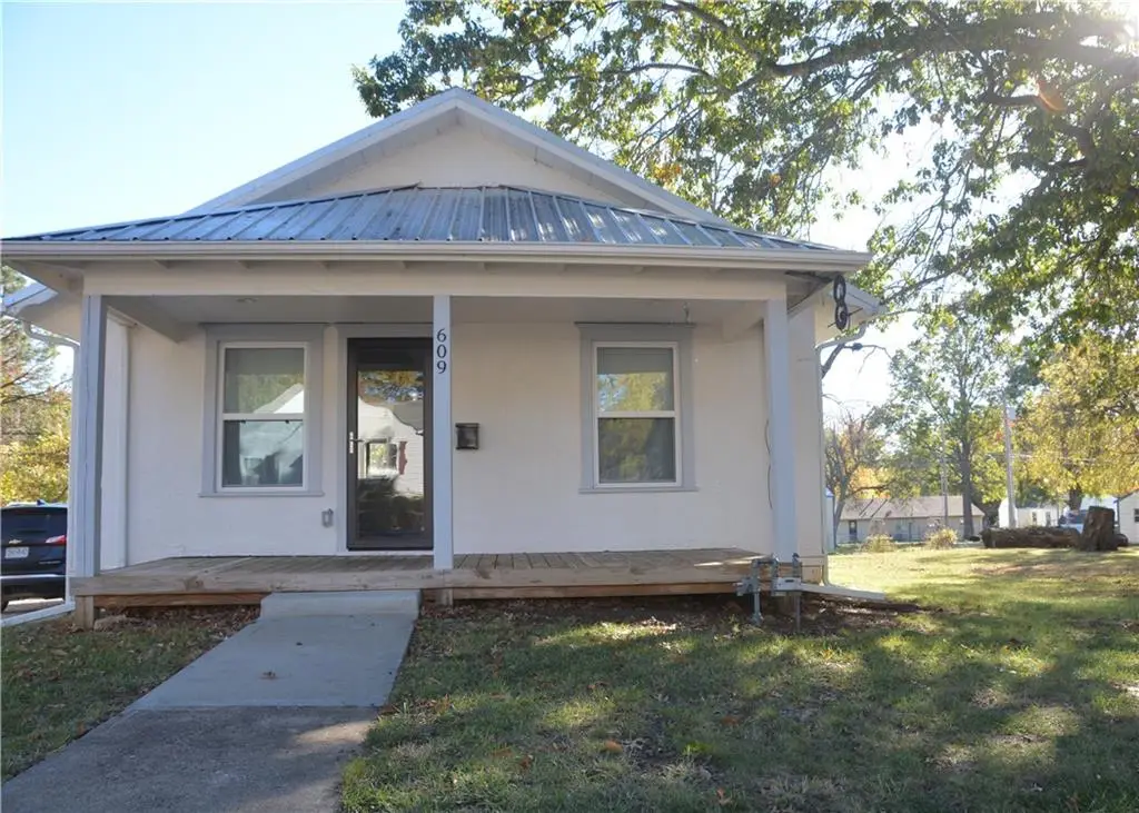609 W Mechanic Street, Harrisonville, MO 64701 - #1