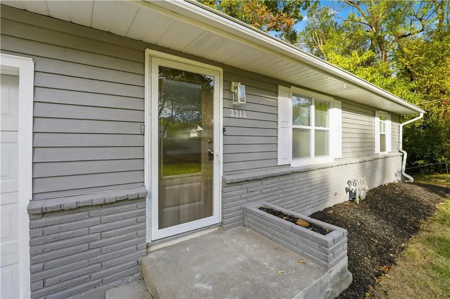 3212 NE Walnut Road, Kansas City, MO 64117 - Image #2