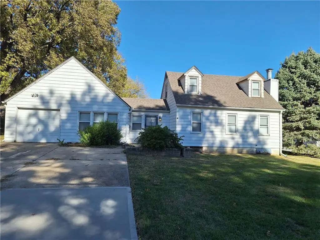 804 E Gudgell Avenue, Independence, MO 64055 - #1