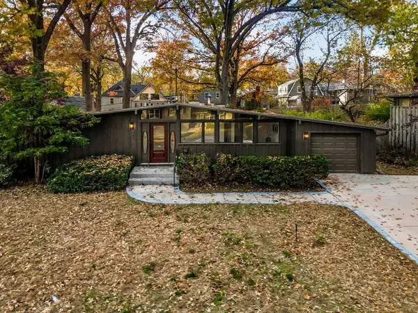 7708 Fairway Street, Prairie Village, KS 66208