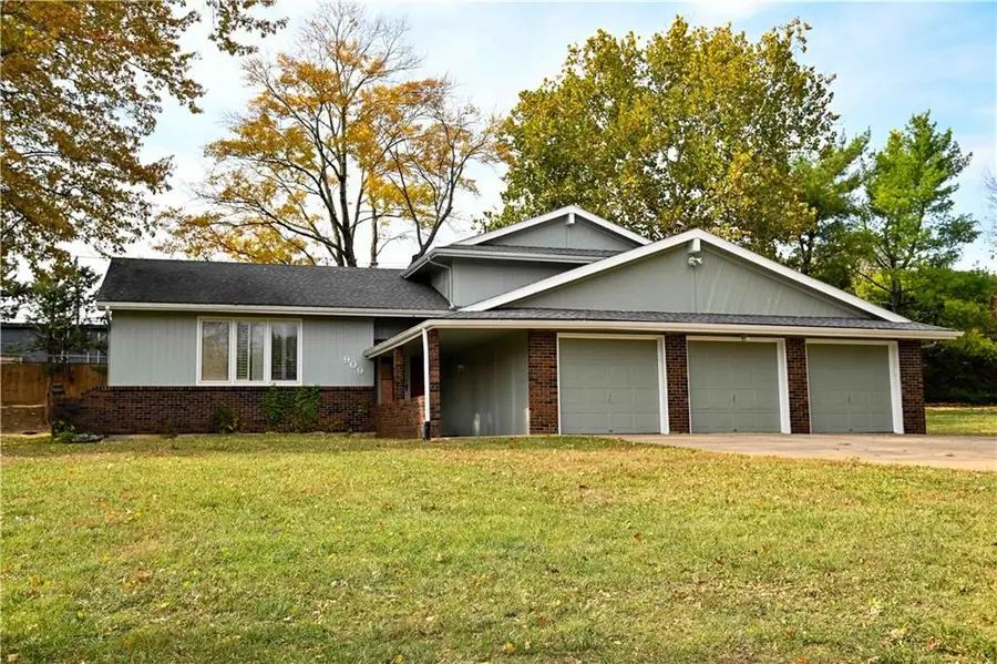 909 Tam O'shanter Street, Kansas City, MO 64145 - Image #3